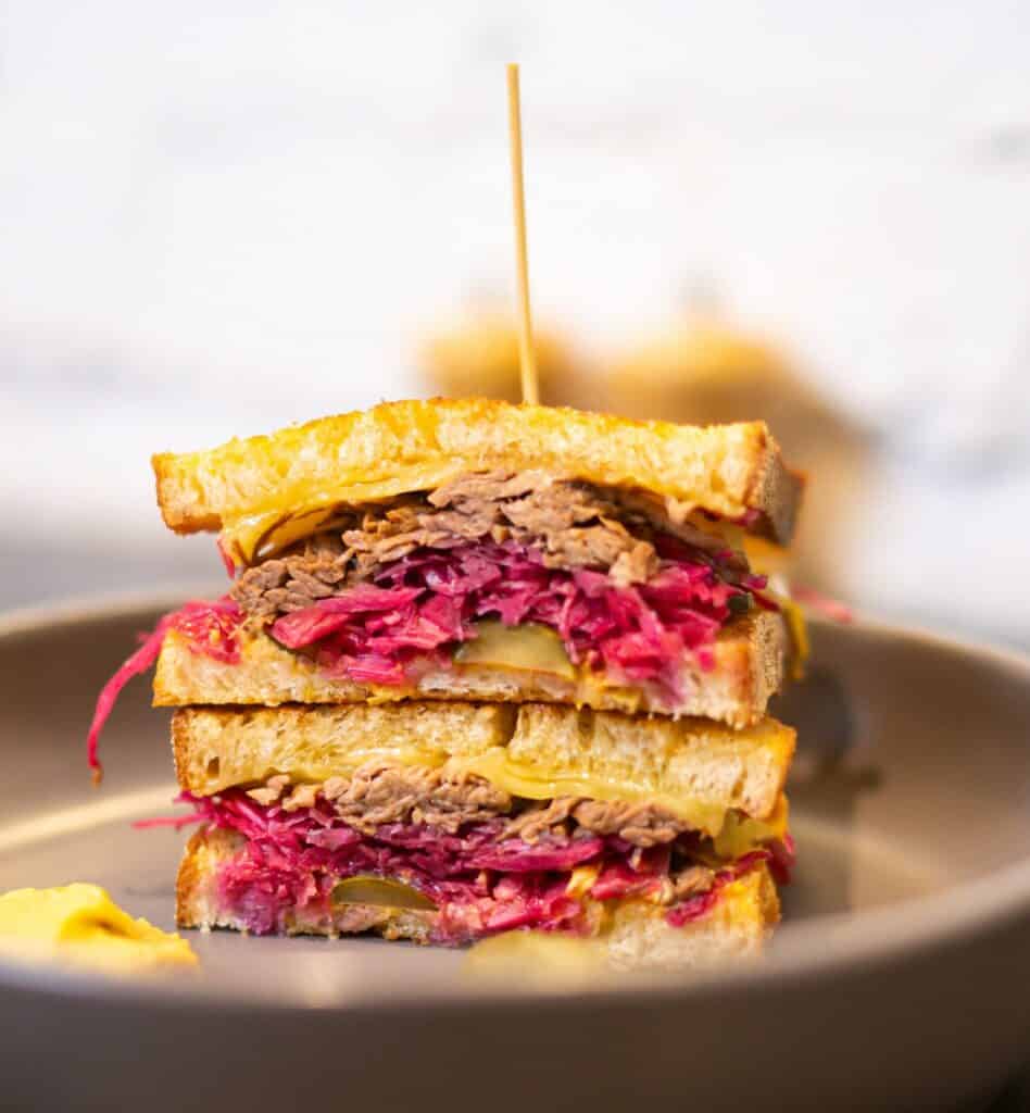 Reuben_sandwich_sauerkraut